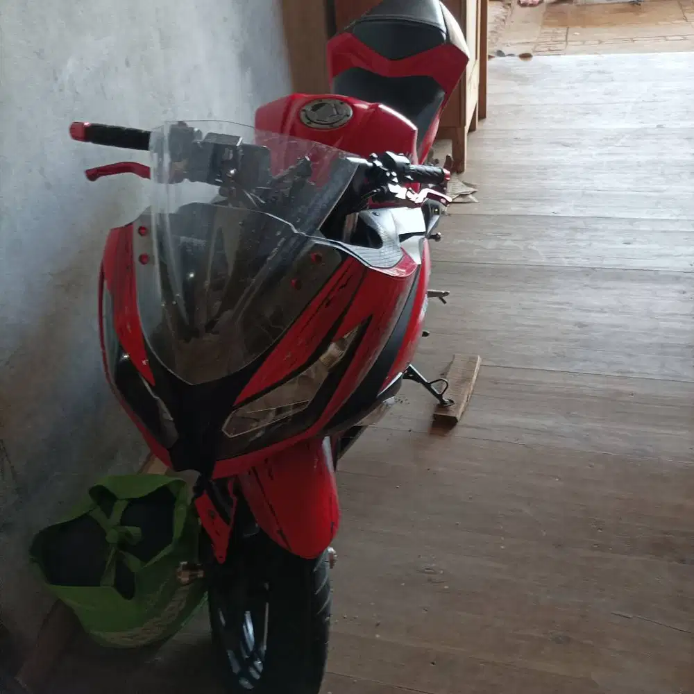 Jual ninja 250 CC 4 tak msih bgus jarang pake  45000 km . Pajak off x3