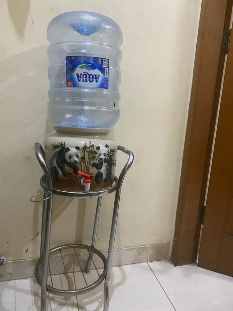 Gucci galon dan dudukannya