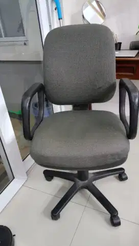 Kursi sekretaris kantor Pagoda