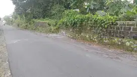 DIJUAL TANAH DEKAT PASAR PAKEM SLEMAN LUAS 737M2 TAPI JALAN BESAR