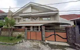 rumah 2lantai Darmo Permai Selatan, daerah usaha