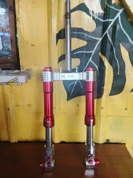 Shock breaker aerox Lexy dan sejenisnya (KTC Kitaco)