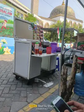 Gerobak bekas jualan