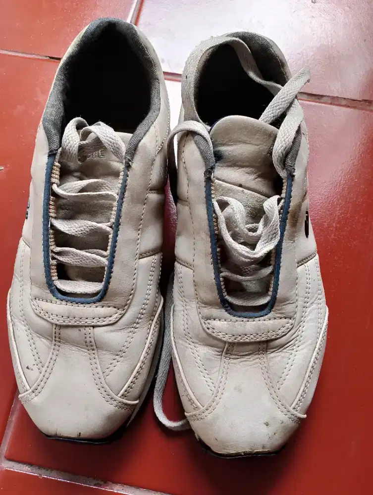 Sepatu Sneaker Lacoste