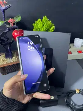 SAMSUNG Z FOLD 5 5G RAM 12/256GB ORIJINAL SEIN NORML

TAMPILAN MEWAH S