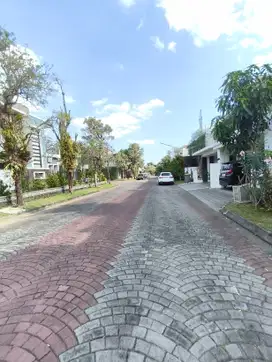 Jual Rumah Mewah Fasum Kolam Renang Luas 261 meter Di Perumahan JOGJA