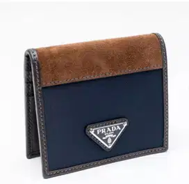 Dompet Prada original baru 100% original tidak jadi pakai…
