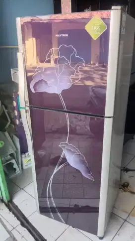 Dijual kulkas Polytron 2pintu elegant body mulus nominus siap pakai