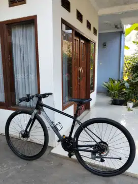 POLYGON PATH 3 hybrid bike like new size s