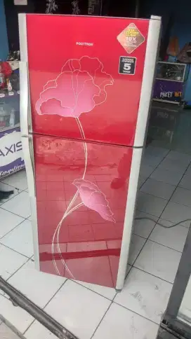 Dijual cepat kulkas Polytron 2pintu normal siap pakai harga nego tipis
