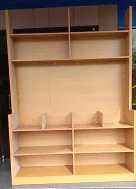 Rak kayu untuk interior