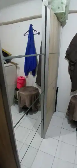 Lemari Pakaian 2 Pintu Geser Kaca