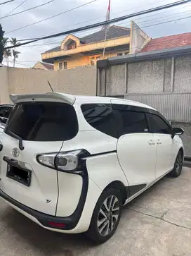 toyota sienta v 2019
