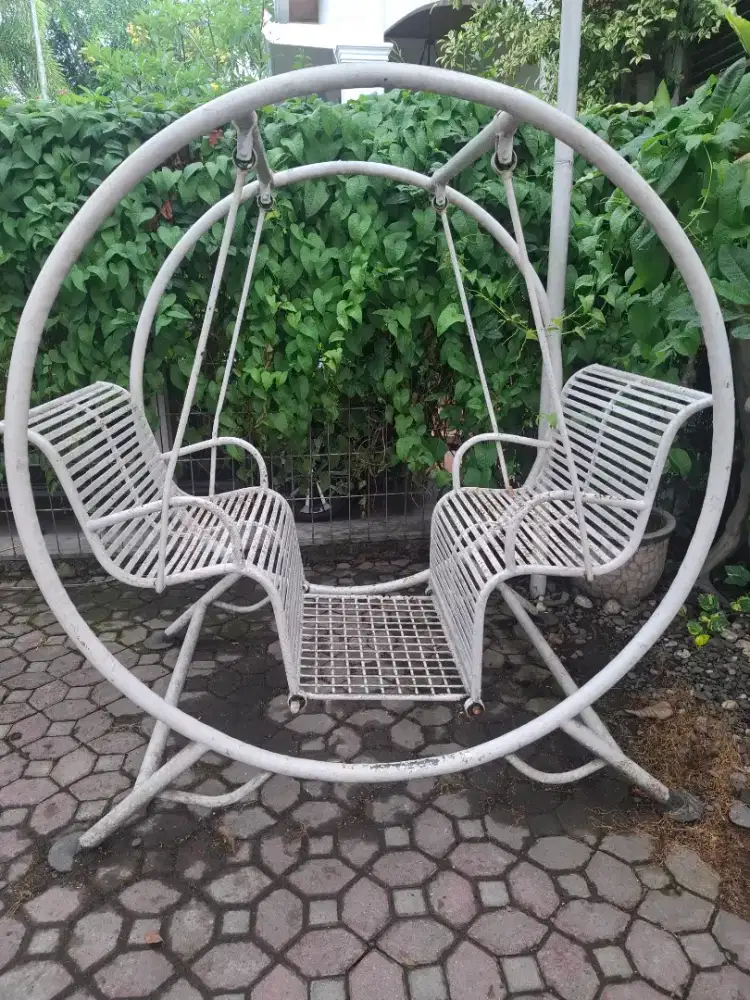 Ayunan duduk halaman