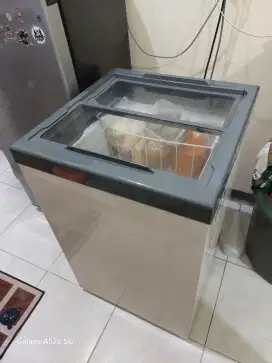 Di jual cepat freezer box GEA