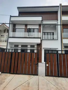 Dijual rumah baru Modern Minimalis 2 lt di BSD