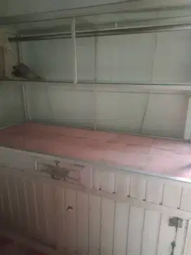 Di jula etalase bekas warteg