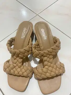 Sandal hak tahu (heels)