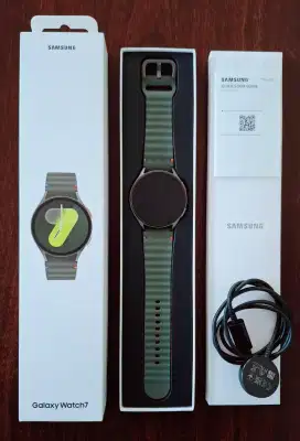 Samsung Galaxy Watch 7 44mm Green Mulus Fullset garansi on Smartwatch