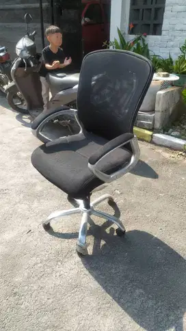 Kursi kantor bekas murah