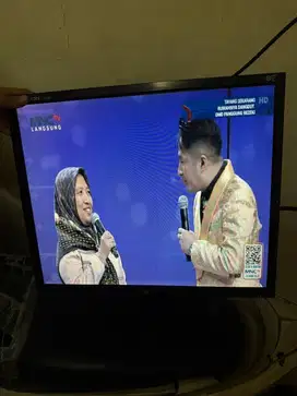 monitor LG 19 in lengkap dng kabel2 tinggal psng.