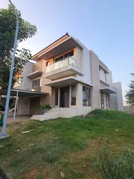 Disewakan rumah Golf Island Pantai Indah Kapuk luas 10x20 HOEK BAGUS