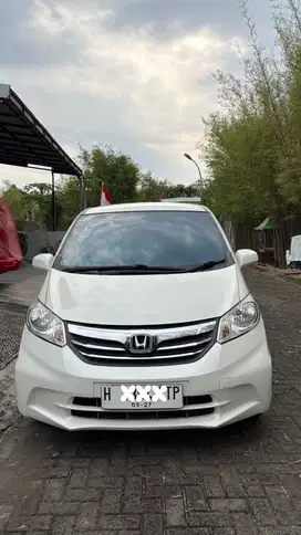 Honda freed tahun 2012 tipe s putih mutiara