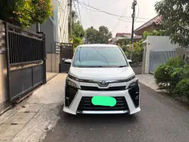 Dijual Toyota Voxy 2018 kondisi istimewa