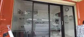 Dekorasi sticker kaca film perumahan gedung bangunan etalase stiker