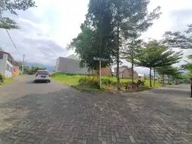 Kost Nyaman Dekat Kampus UIN 3 Emerald Dau Siap bangun