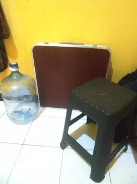 Dijual meja lipat + galon Aqua + kursi plastik