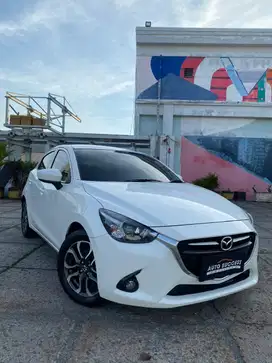 Mazda 2 1.5 R Skyactive  At 2016