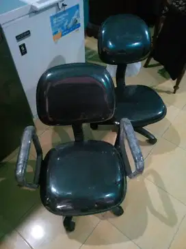 JUAL 2 KURSI KANTOR