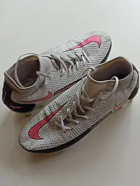 Sepatu Bola Nike Phantom GT Academy