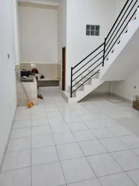 IP3050: Disewakan Rumah Area Jelambar Sudah Renovasi Siap Huni