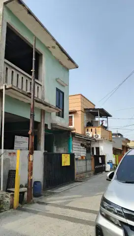 RUMAH DGN RUANGAN BESAR. DEKAT DGN PINTU TOL KARAWACI, LOKASI PERUM 2