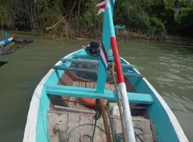 Perahu mancing laut