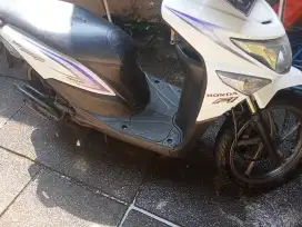 Honda Beat pop thn 2015 srt lkp tgn 1 dr baru cpt dpt