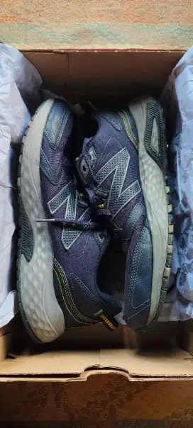 Sepatu running new balance trail 410