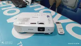 PROYEKTOR EPSON EB-E500 SPEK TINGGI XGA/HDMI 3300 ANSI ISTIMEWA