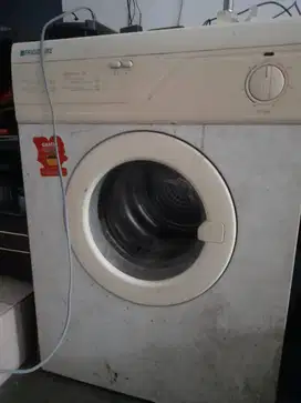 DIJUAL Dryer Merk Frigidaire bekas.