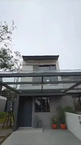Rumah cantik 2 lantai di lingkungan Elite Park Serpong
