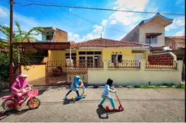 Jual Rumah Tanah LUAS TERAWAT harga MURAH di Cihanjuang Kota Cimahi