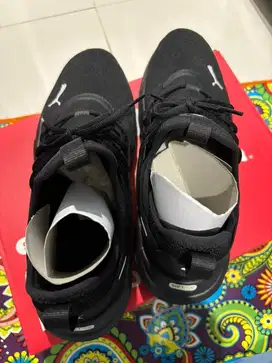 (PRELOVED) Sepatu Puma Lari Softride Enzo 5