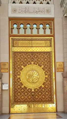 Perajin pintu masjid