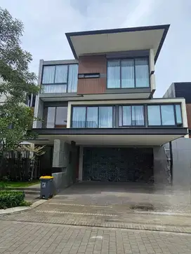 SECEPATNYA JUAL RUMAH LYNDON NAVAPARK BSD HARGA MURAH SWIMMING POOL
