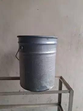 Tong kaleng / drum kaleng