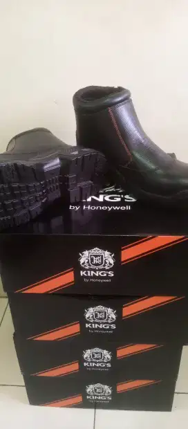 Sepatu safety kings