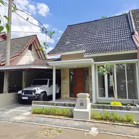 RUMAH STRATEGIS DIPERUMAHAN PINGGIR JL UTAMA PALAGAN SLEMAN YOGYAKARTA