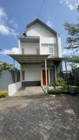 Premium Villa 2 Lantai Strategis kawasan kota batu malang SHM ON Hand